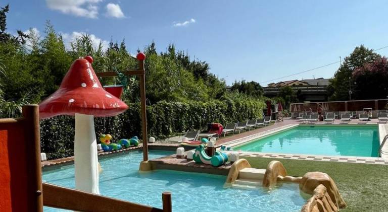 GlampChalet 5 Persone Pool&Parking-Pietra Ligure in Loano
