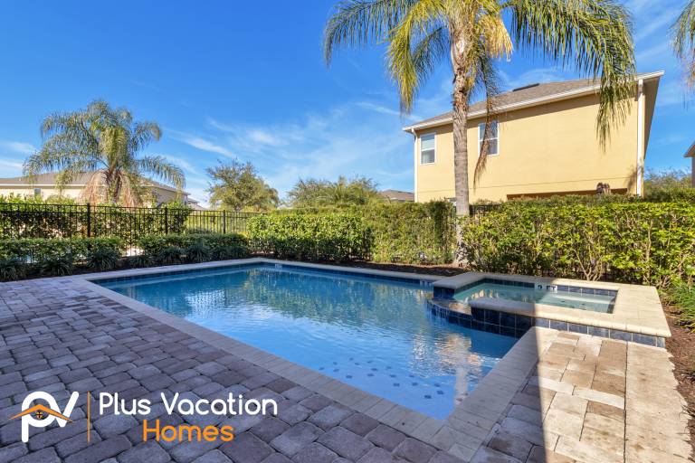 Vacation home with yard, barbeque & private pool — photo 2