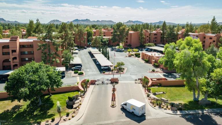 Condo Paradise Valley Village