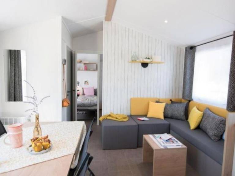 Family-oriented nice mobile home with terrace, BBQ & heated pool | Pets allowed — photo 5