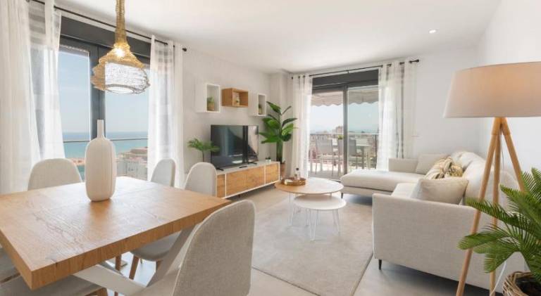 Holiday apartment with garden, pool & patio | Beach nearby | Pet-friendly in Gandia