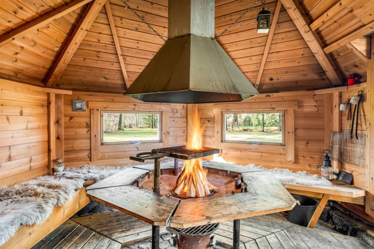 House with hot tub & grill — photo 3