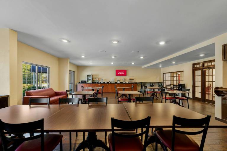 Red Roof Inn & Suites Albany, GA — photo 3