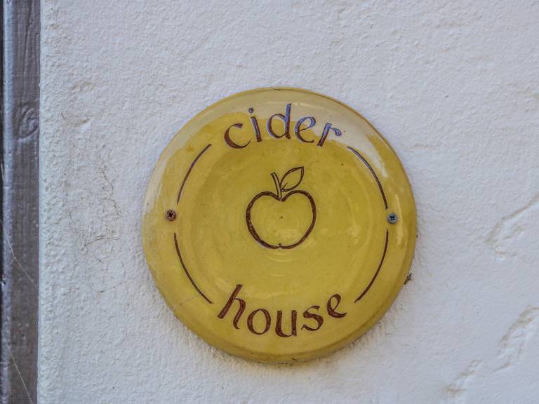 Family-friendly cottage with garden & pool | Beach view | Pet-friendly — photo 2