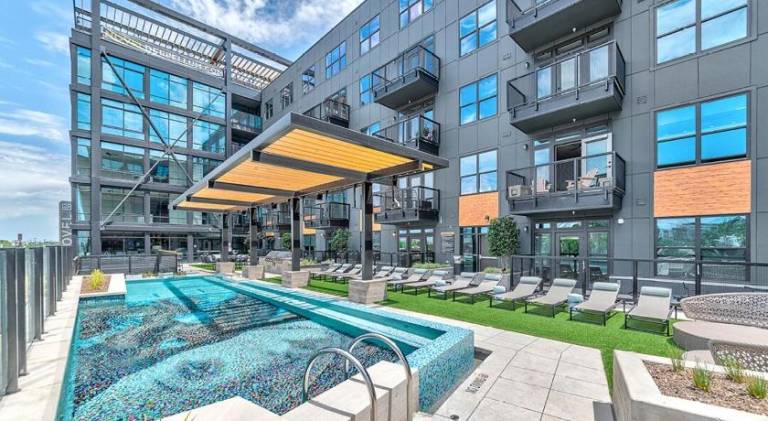 Apartment with pool — photo 3