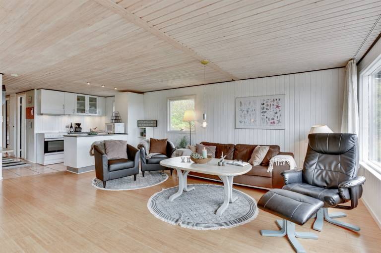 Vacation home with terrace | Water view — photo 3