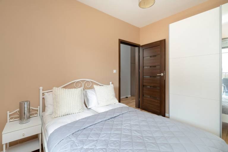 Rental apartment with yard — photo 2