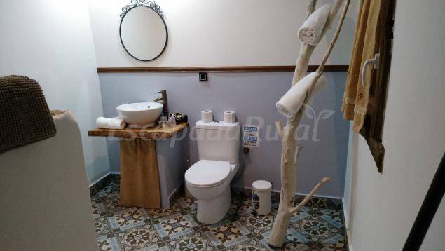 Wonderful cottage with patio, barbecue & pool | Mountain view | Dogs allowed — photo 3