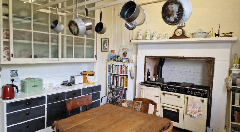 Huge Double Room In Victorian House — photo 5
