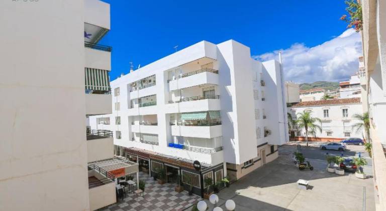 Alcazaba Del Mar parking next to the beach — photo 5