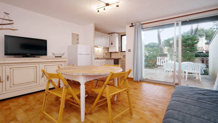 Lovely rental apartment with patio | Pets allowed in Agde