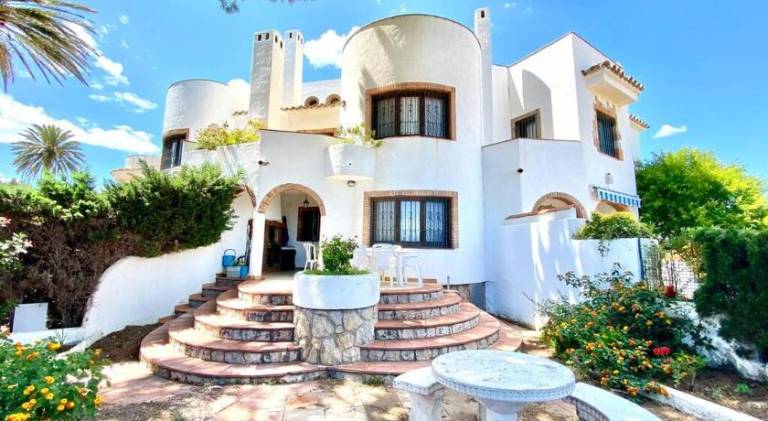 House with patio, garden & barbecue in Cambrils