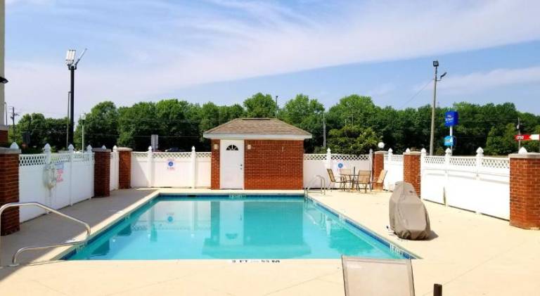 Home Inn & Suites — photo 3