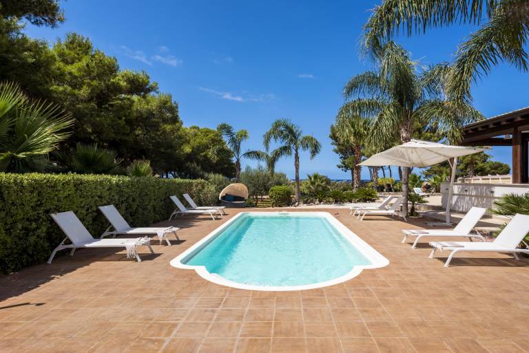 Family-oriented nice vacation home with yard, pool & barbeque | Beach nearby | Pets are welcome — photo 3