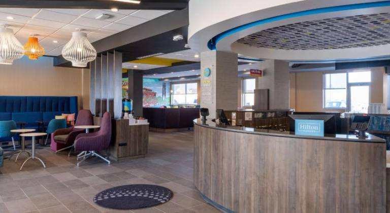 Tru by Hilton Naperville Chicago — photo 4