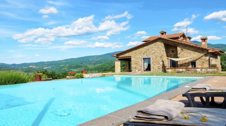 Villa with BBQ, private pool & yard — photo 3