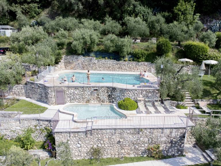 Rental apartment with terrace, pool & yard — photo 3