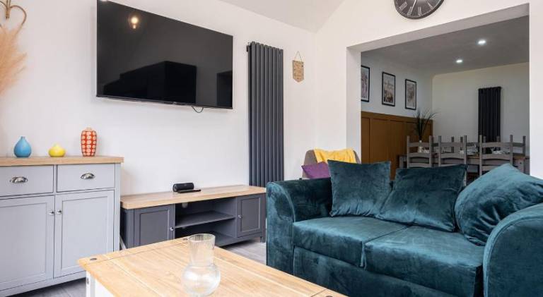 Charming house with yard | Pets allowed in Northampton