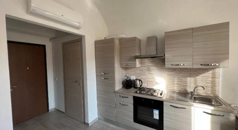Rental apartment with terrace & yard — photo 4