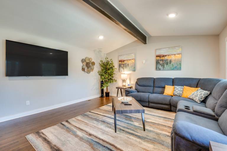 11 Mi to Mercedes-Benz Stadium: Home w/ Yard! — photo 2