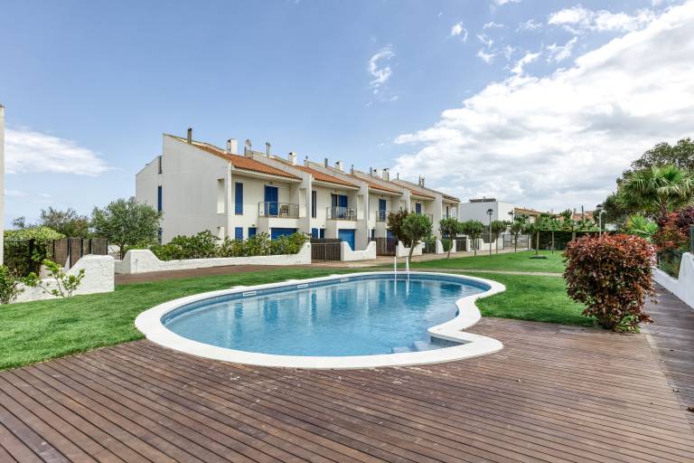 Oasis Premium Costa Brava – Apartment with Garden, Pool, and Beach 50 m Away in Begur