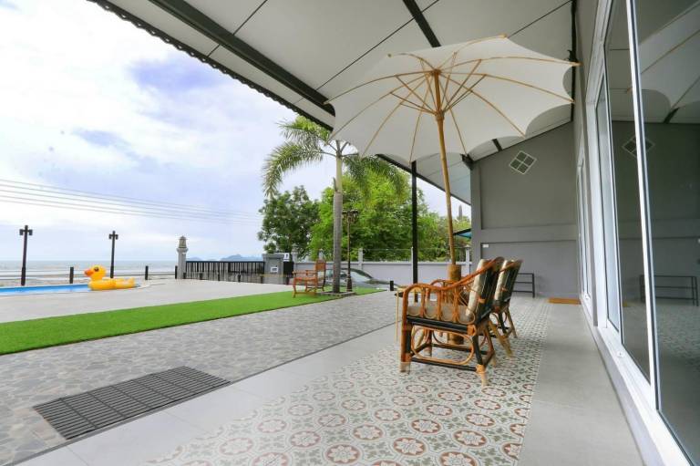Villa with yard, BBQ & pool | Suitable for remote work — photo 3