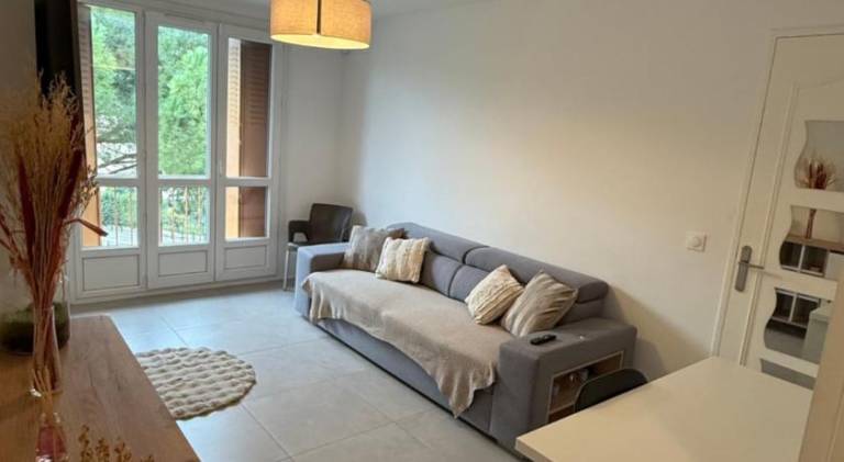 Rental apartment with 1 room for 8 persons in Meyreuil