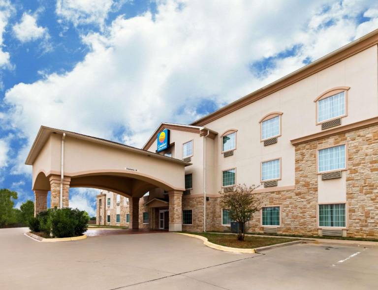 Baymont Inn & Suites by Wyndham Glen Rose in Glen Rose, TX