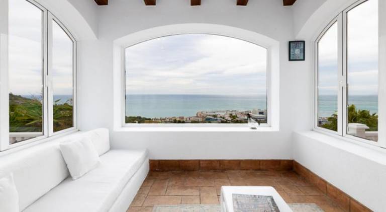 Villa with pool — photo 4