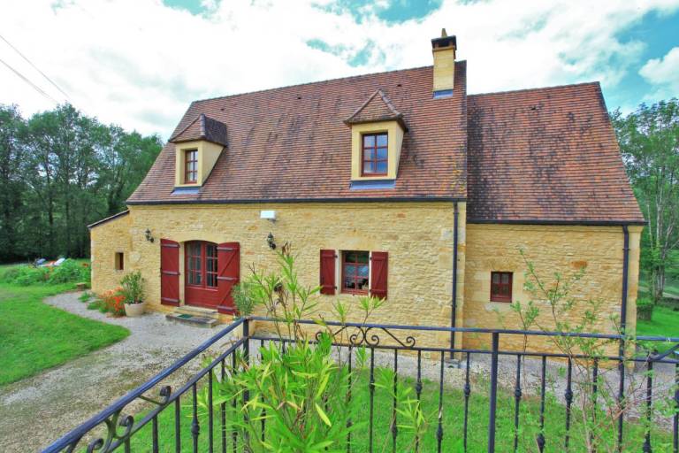 Wonderful gite with terrace, grill & yard | Pet-friendly in Gaillard