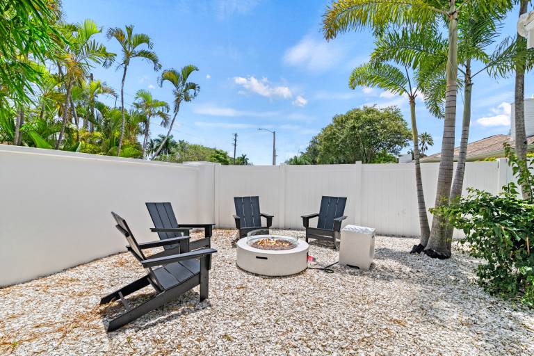 Five Palms-Indulge in a Stunning Lido Key Retreat with Private Pool, Firepit, and Steps to the Beach — photo 5
