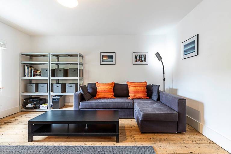 Apartment Ealing