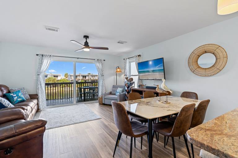 Children-friendly condo with hot tub & grill | Water view | Next to the beach | Pets allowed in Pensacola, FL