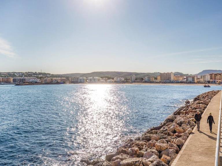 Fully equipped vacation home with terrace, garden & private pool | Pet-friendly in L'Escala