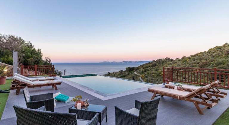 Fully equipped wonderful villa with patio, garden & private pool | Perfect for remote work | Pet-friendly — photo 4