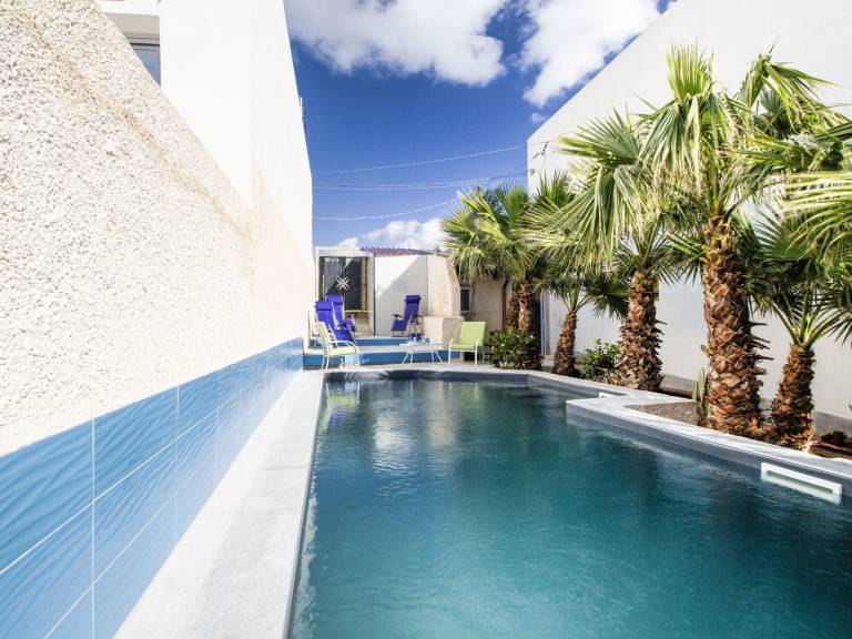 Vacation home with private pool & patio — photo 2