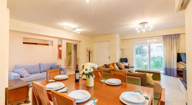 Fully equipped ample villa with BBQ, garden & patio | Beach nearby | Dogs allowed — photo 2