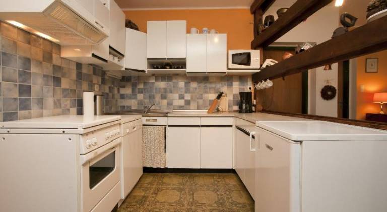 Holiday apartment with yard, patio & barbecue — photo 3