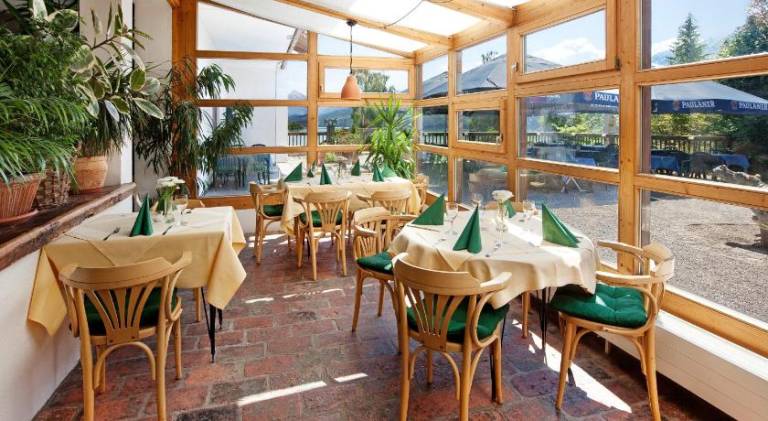 Family-friendly serviced apartment with pool, sauna & yard | Close to the beach | Dogs allowed — photo 4