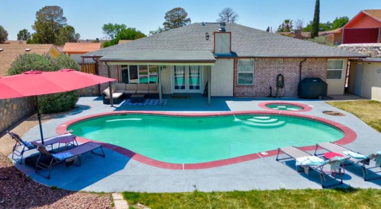 House with pool & hot tub in El Paso, TX