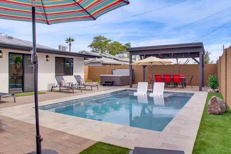 Pool & Hot Tub Old Town Scottsdale Oasis