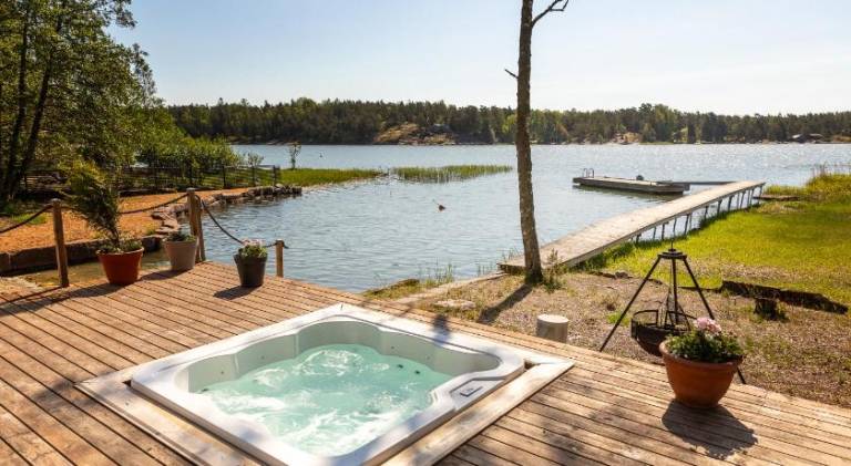 Villa with hot tub — photo 4