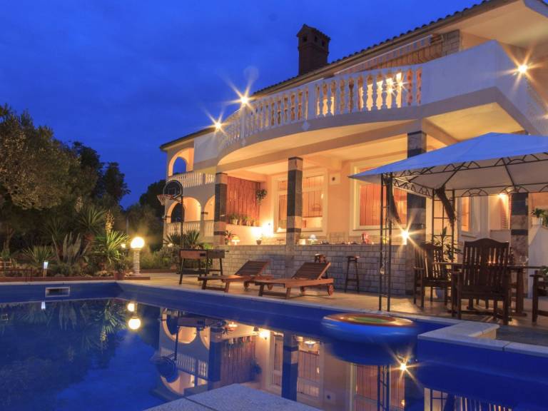 Villa Natalia Peroj mit privaten Pool