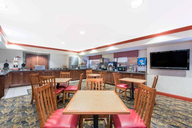 Lancaster Suites — photo 2