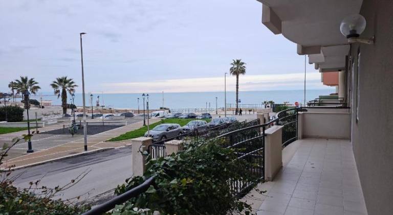 Holiday apartment with 3 rooms for 5 persons in Andria