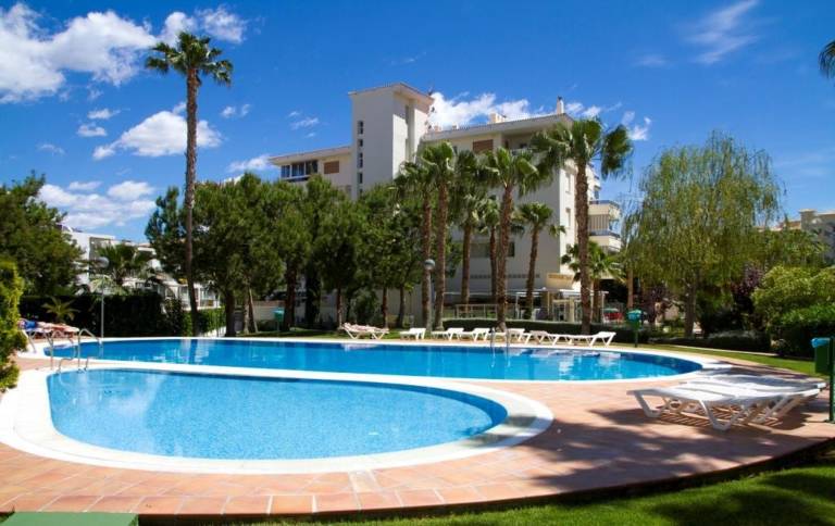 Fully equipped holiday apartment with terrace, garden & pool | Next to the beach | Dogs allowed in L'Alfas del Pi