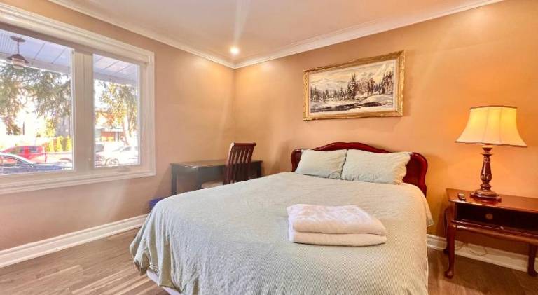 Upgraded Ensuite Rooms 7 min to Subway Near Downsview Rogers Stadium