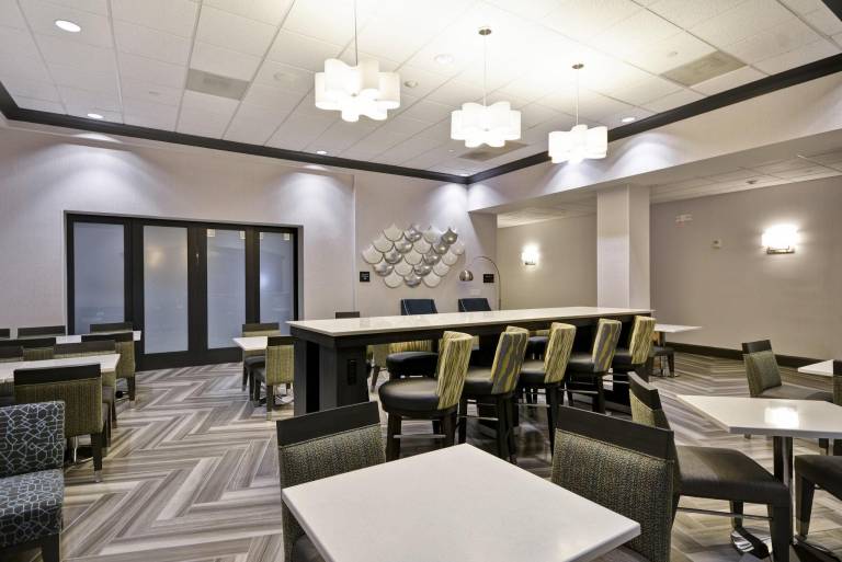 Hampton Inn and Suites Los Angeles Burbank Airport — photo 5