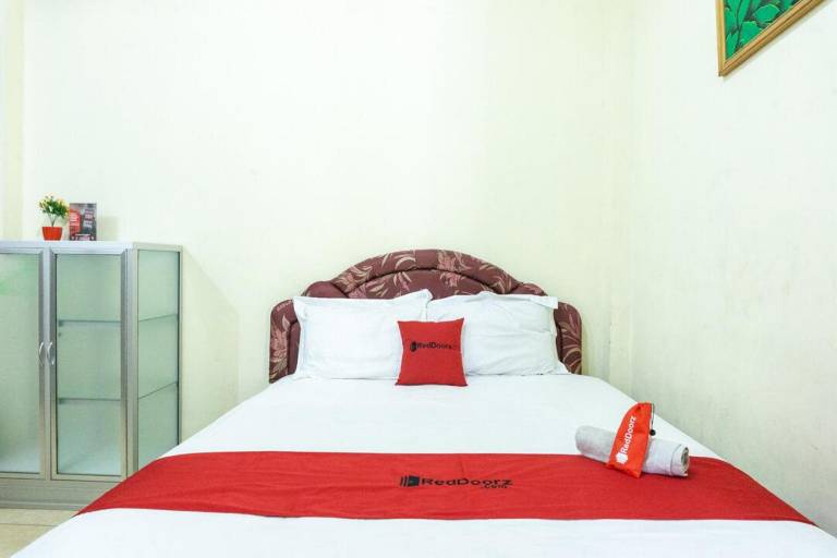 RedDoorz Gatot Subroto Ende