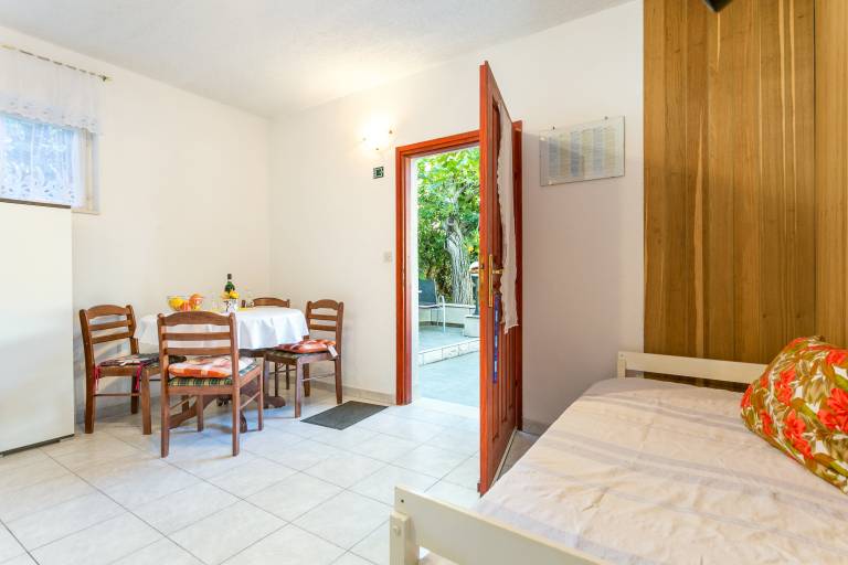 One bedroom apartment with terrace Seget Vranjica, Trogir (A-1038-c) — photo 3